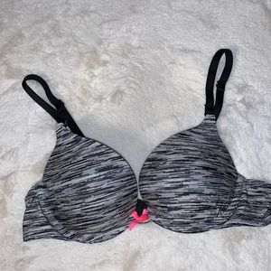 34A Victoria’s Secret padded push-up bra